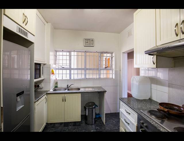2.5 BEDROOM APARTMENT FOR SALE IN GLENWOOD